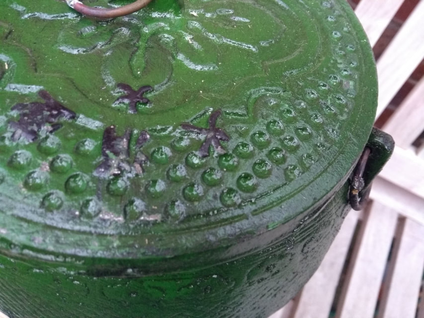 Charcoal extinguishing pot